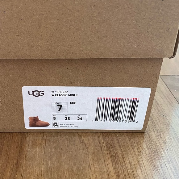 UGG Classic Mini II Genuine Shearling Lined Boot - Picture 5 of 10
